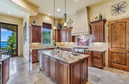 Comanche Trail House | Above Palms I NEW Pool & Spa I Views I Lake Travis I Family Fun I Services