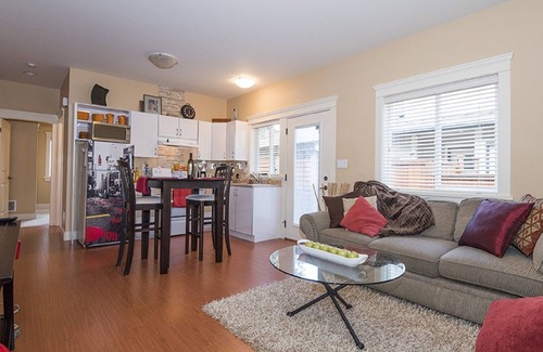 Colwood Apartment | Above The Sea BnB. New, Sunny, Private One Bedroom Suite.