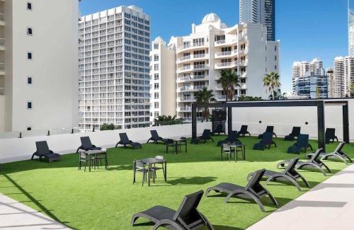Surfers Paradise Apartment | Above the Waves - Relaxed Coastal Living at Mantra