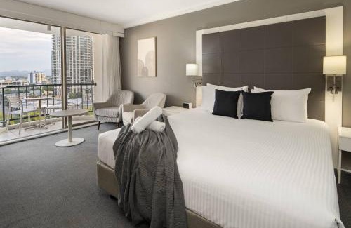 Surfers Paradise Apartment | Above the Waves - Relaxed Coastal Living at Mantra