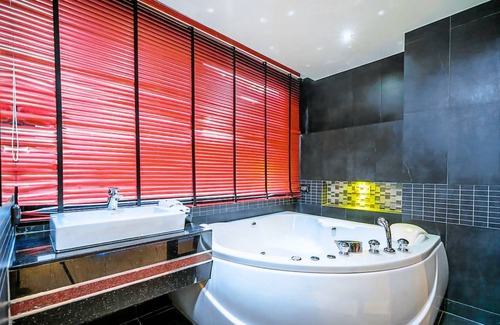 Patong Apartment | Absolute Bangla Suites, night walking street, rooftop pool L-04
