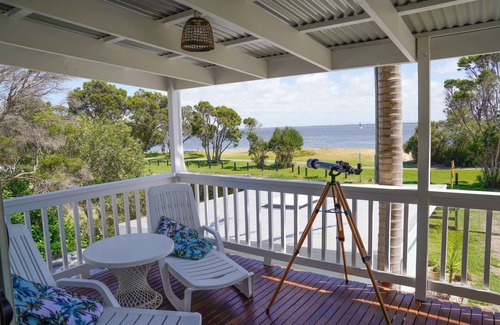 Loch Sport House | Absolute beach front home overlooking Lake Victoria
