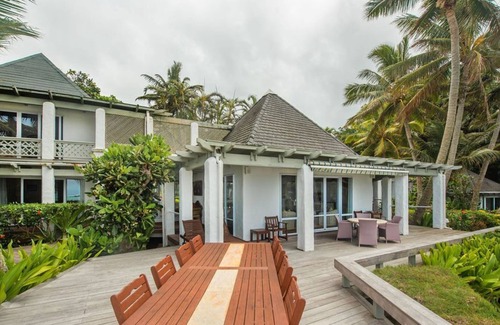 Muri Villa | Absolute Beach Front Muri