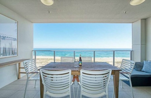 Coolangatta Apartment | Absolute Beachfront Apartment on Kirra Beach.