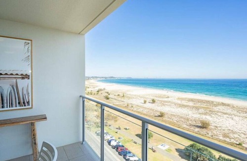 Coolangatta Apartment | Absolute Beachfront Apartment on Kirra Beach.