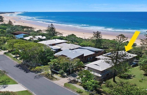 Dicky Beach Apartment | Absolute beachfront, great views & family friendly