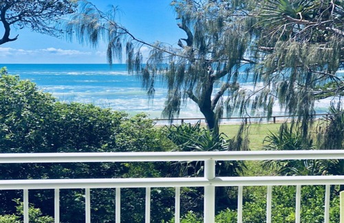 Dicky Beach Apartment | Absolute beachfront, great views & family friendly