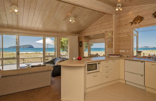 Pauanui Cottage | Absolute Beachfront Bach - Pauanui Holiday Home