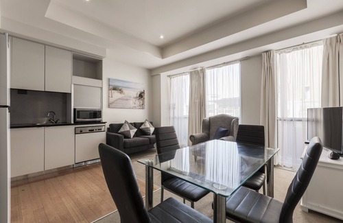 Melbourne Central Business District Apartment | Absolute Collins