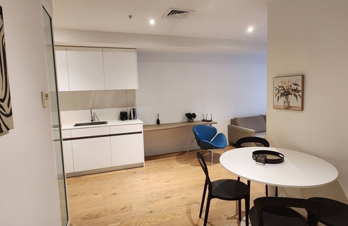 Melbourne Central Business District Apartment | Absolute Collins