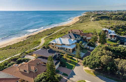 Halls Head House | Absolute Oceanfront - Escape