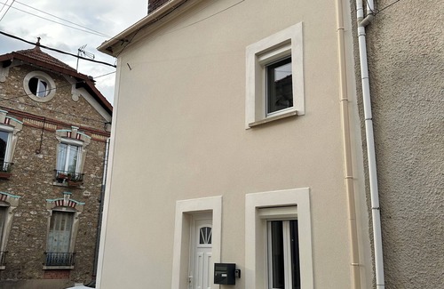 Saulx-les-Chartreux House | Absolute refinement