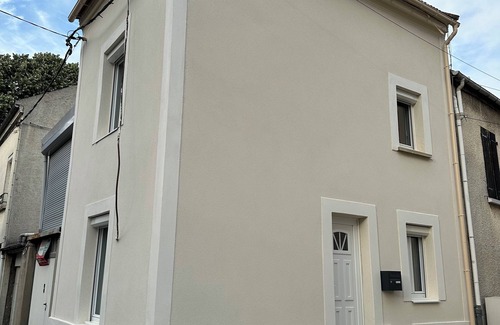 Saulx-les-Chartreux House | Absolute refinement