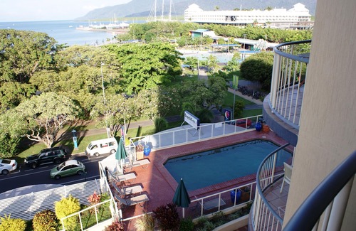 Cairns Central Business District Apartment | ABSOLUTE STUNNING VIEWS IN THE CITY