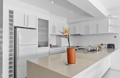 Noosaville Apartment | Absolute Water Frontage on Noosa River! Unit 5 Driftwood, 9 Barbados Crescent