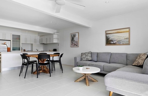 Noosaville Apartment | Absolute Water Frontage on Noosa River! Unit 5 Driftwood, 9 Barbados Crescent