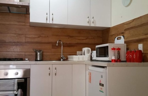 East Perth Apartment | ABSOLUTE WATERFRONT CLOSE TO STADIUM