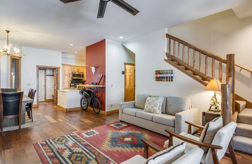 Steamboat Springs House | AC in Bedrooms| Community Hot Tub| 1200 sq feet