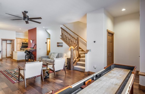 Steamboat Springs House | AC in Bedrooms| Community Hot Tub| 1200 sq feet