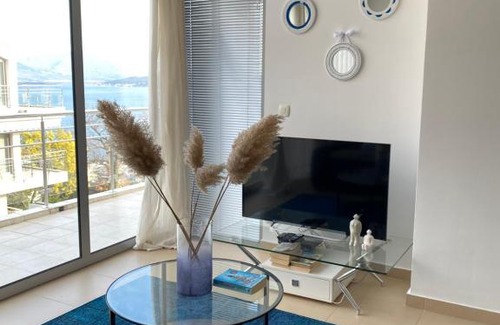 Denovici Apartment | Acacia Hills A8