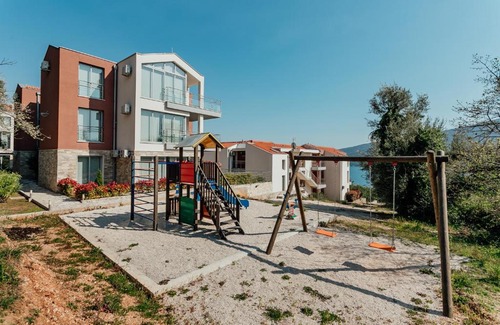 Denovici Apartment | Acacia Hills A8