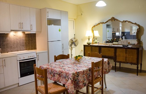 Kalpaki Apartment | Acacia House - Breeze 2 Bedroom Apartment