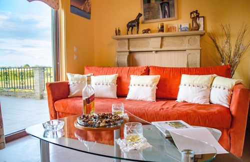 Kalpaki Apartment | Acacia House - Sunlight 3 Bedroom Apartment
