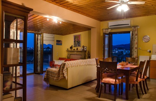 Kalpaki Apartment | Acacia House - Sunlight 3 Bedroom Apartment