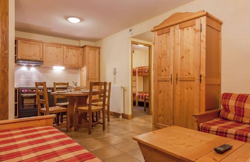 Lanslevillard Condo | Accès direct aux pistes, piscine | T3 + cabine