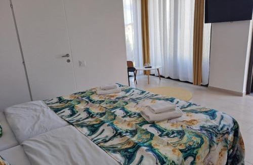 Deva Apartment | Accent Garden