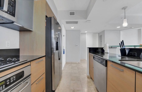 Sunny Isles Beach Apartment | Access All Hotel Amenities, Direct Oceanfront Marenas Beach Resort