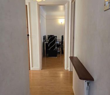Cranham Apartment | Accessible Flat Greater London