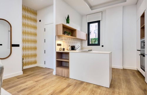 La Buhaira Apartment | Accessible Ground-Floor Apartment for Couples with parking