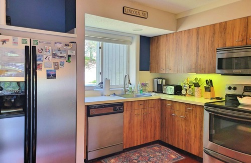 Lincoln House | Accessible level, comfy, FP, wood & mountain views, near Loon. C1081 by LRS