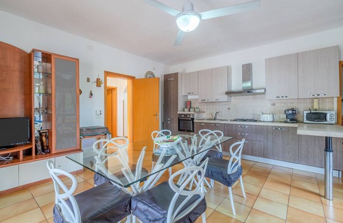 Arenella Villa | Accessible Villa "Franca Zona Arenella" with Private Terrace & Wi-Fi