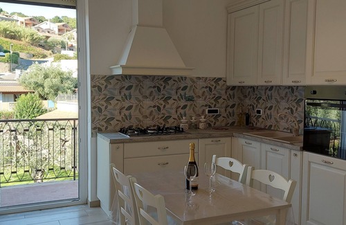 Lake Bracciano Apartment | Accogliente appartamento centrale, 2 minuti dal lago, bar, ristoranti, negozi