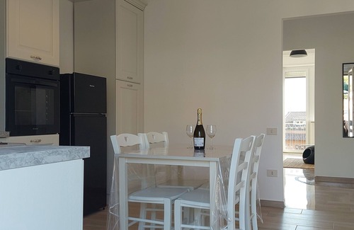 Lake Bracciano Apartment | Accogliente appartamento centrale, 2 minuti dal lago, bar, ristoranti, negozi