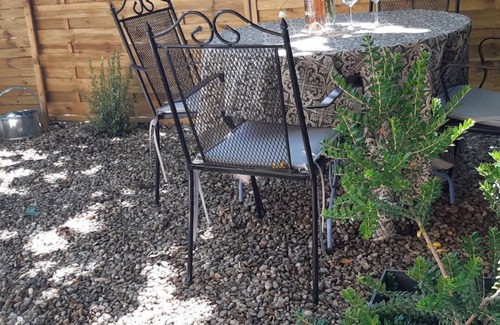 St.-Remy-de-Provence Apartment | Accommodation with spa and garden in the heart of Saint Rémy de provence