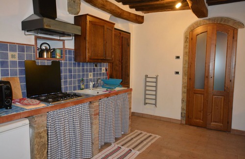 Radicondoli Apartment | Accommodation with Shared Pool and Private Garden - LA CASA NUOVA apartment.