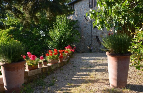 Radicondoli Apartment | Accommodation with Shared Pool and Private Garden - LA CASA NUOVA apartment.