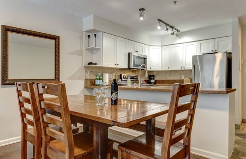 Upper Village Condo | Acer Vacations | Large 2 Bedroom | Ski-in/Out | Hot Tub | Pool | W/D | Wifi | Greystone Lodge