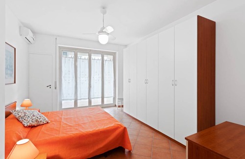 Aci Trezza Apartment | Aci Castello Apartment with Balconies and Parking