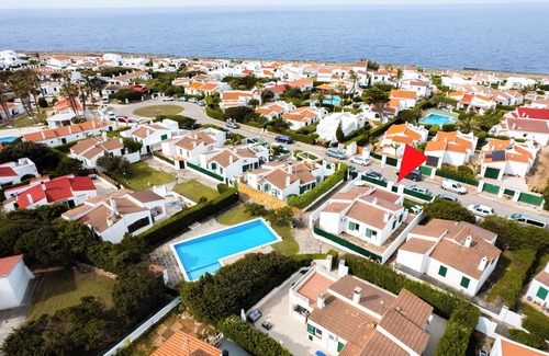 Cap d'Artrutx Ski Chalet | ACOGEDOR APARTAMENTO EN CALAN BOSCH CON PISCINA COMUNITARIA