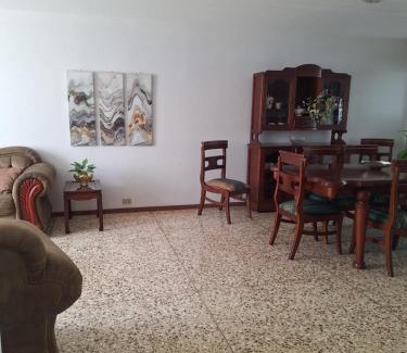 Alajuela House | Acogedora y amplia habitación en La Tropicana