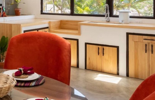 Antigua Guatemala Apartment | Acogedoras habitaciones con decoraciones y colores a 15 minutos del parque.