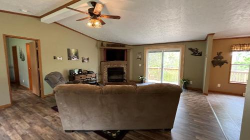Logan House | Acorn Acres Cabins Buck Run Cottage