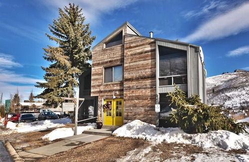 North Park City Ski Chalet | Acorn Chalet #4 - Walk to PC ski base! STUDIO!