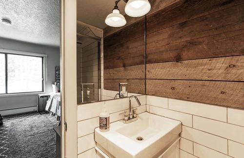 North Park City Ski Chalet | Acorn Chalet #4 - Walk to PC ski base! STUDIO!