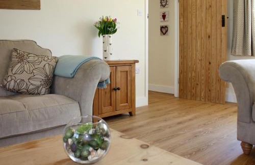 North Perrott House | Acorn Cottage - Ukc1812