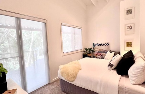Elanora House | Acreage 5 Bedroom Home Close to Beach Gold Coast